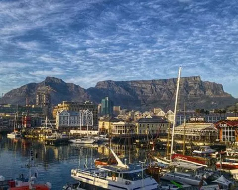 Afrique du Sud un navire, jugé inapte à prendre la mer depuis 2019, bloqué au Port de East London