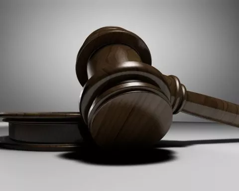 Gros détournement en famille L'affaire Amourdom - quincaillerie de Saint-Louis devant la barre !