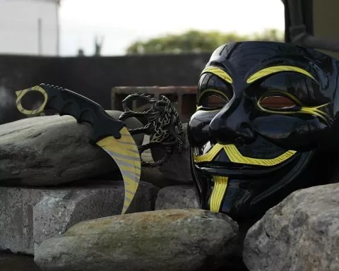 Petite-île en pleine nuit, une famille attaquée à coup-de-poing américain par cinq individus