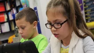 Rentrée scolaire 2022 Huguette Bello approuve le nouveau dispositif Cartable numérique