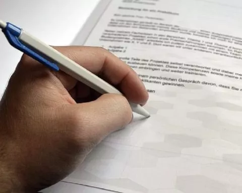 Journée internationale des gauchers les gauchers se retrouvent souvent dans une situation délicate dans un monde de droitiers