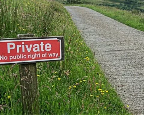 St André 135€ d'amende pour stationner devant chez lui