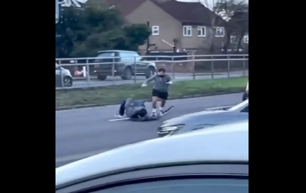 Un homme grièvement blessé après s'être battu, en pleine rue, à la machette