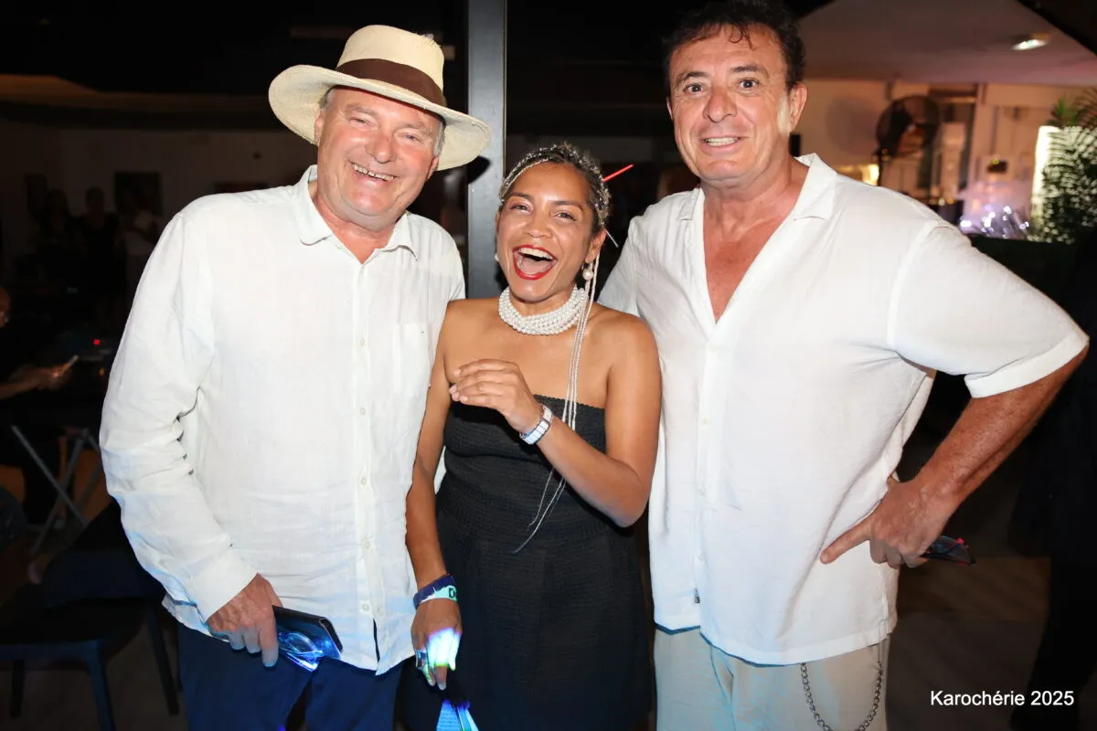 Alain Cheron pianiste, Edwige Marimoutou et Ceka Lafaille commissionnaire d'expo